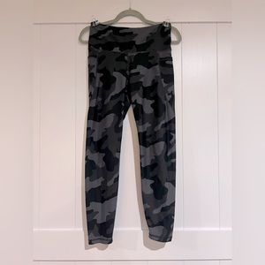 Old Navy Active Camo powersoft leggings Womens large camouflage L Fit medium M